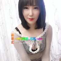 短发骨感少妇